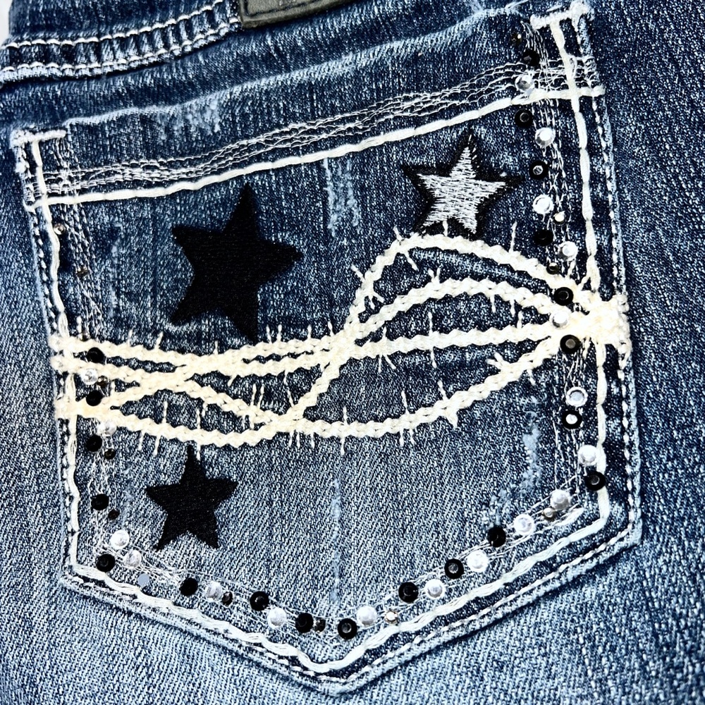 🚫SOLD! 🤠👖|•COWGIRL TUFF•| Star Struck Capri Jeans👖🤠 - Picture 6 of 14